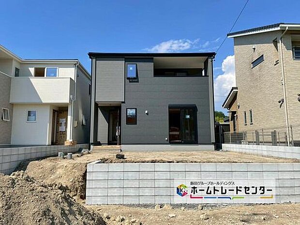 【現地外観写真】5号棟
この街で・この家で暮らしたいと思わせる理由を是非現地でお確かめ下さい。今から見たい!大歓迎です。お気軽にホームトレードセンターまでお問い合わせください!