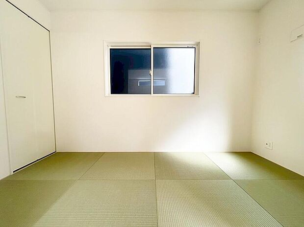 【リビング以外の居室】1号棟
リビングに隣接したホッと落ち着く4帖の和室。キッズスペースや書斎としても使えて何かと便利な居室です♪