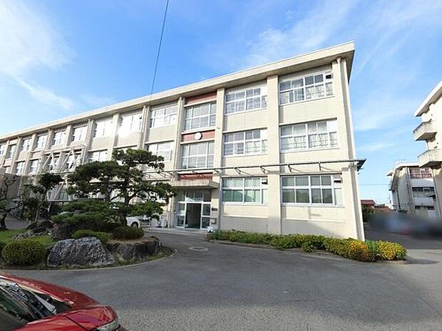 岐阜市立島中学校(約2,500m)