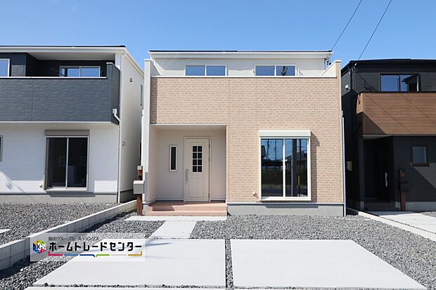 【現地外観写真】２号棟
この街で・この家で暮らしたいと思わせる理由を是非現地でお確かめ下さい。今から見たい！大歓迎です。お気軽にホームトレードセンターまでお問い合わせください！
