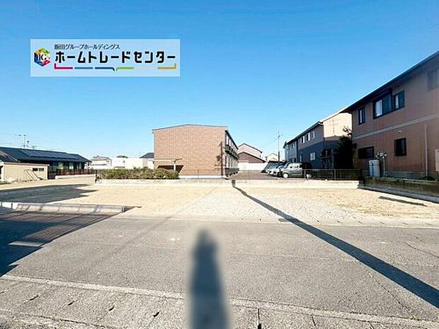 【前面道路含む現地写真】１号棟
土地面積　218.00m2
建物面積　105.99m2