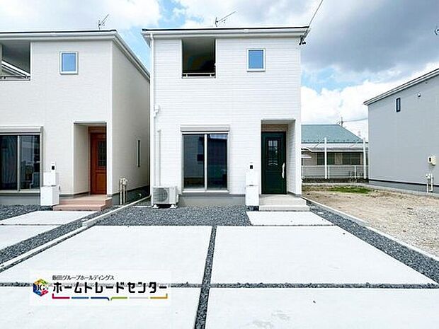 【現地外観写真】２号棟
堂々完成いたしました！ぜひ現地にて、実際の建物・街並み・日当たり等ご確認下さい♪お問い合わせはお気軽に☆
