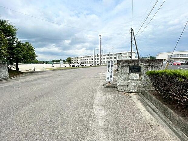 美濃加茂市立西中学校（約3,900m）