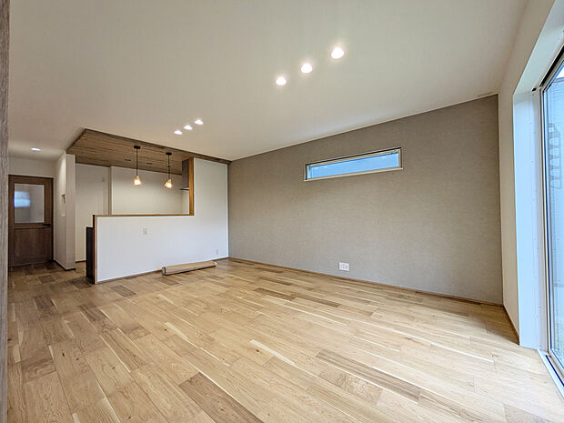 【【3号棟】リビング/イメージ】リビング階段があれば、家族の日常を身近に感じながらリアルタイムで家族の様子を見守ることができます!※反転しています