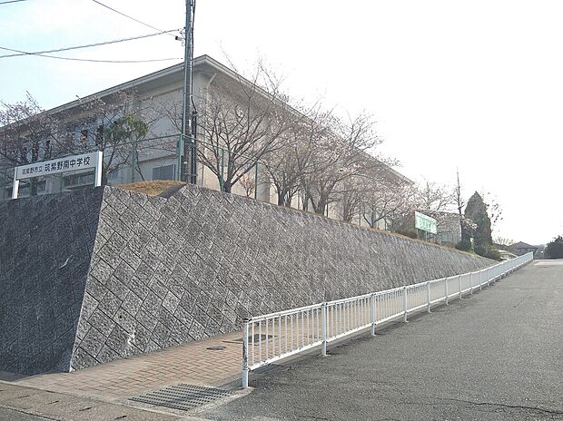筑紫野市立筑紫野南中学校(約890m)
