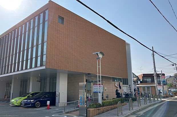 千里丘図書館(約600m)