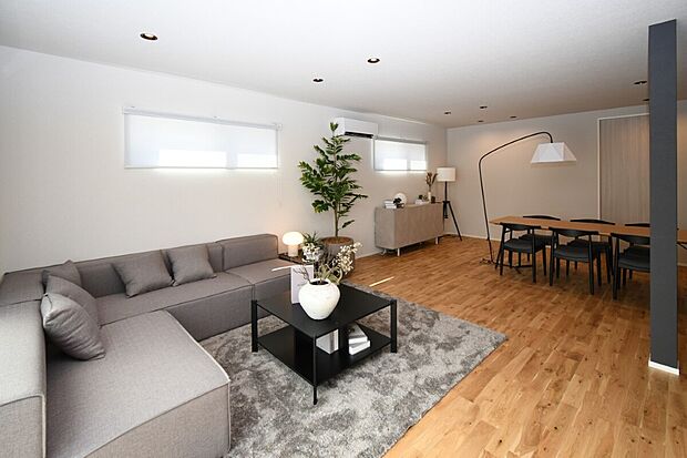 家族が集まる明るいリビング!お子様のお勉強をダイニングで済ませるようにすると家事をしながらお子様の頑張りを見守れます♪
※施工事例です。