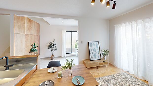 窓から光がたっぷり。日当たりの良さが自慢のリビング・ダイニング♪