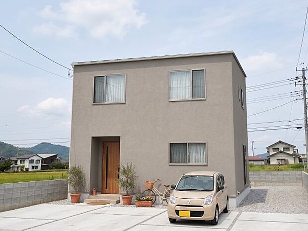 間取りは4LDKとプライベートスペースを確保しつつ、家族団らんもできる住まいです♪※完成予想図