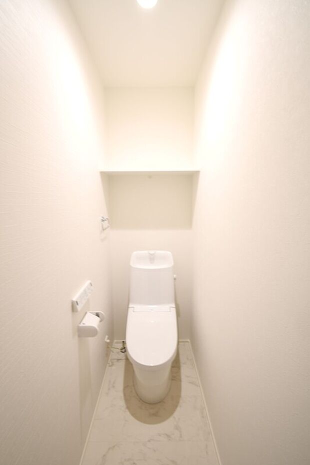 【節水・温水洗浄便座】温水洗浄便座トイレ。新素材により、気になる便座もサッとひとふきでキレイになります。※施工事例です。※10号棟