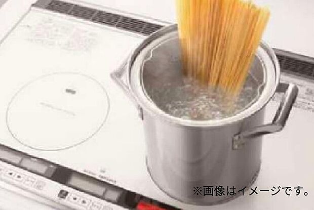 【オール電化＋ＩＨコンロ】少ない水で流す事ができる環境にも経済的に配慮されたトイレ、シャワー洗浄付きなので快適です。※画像はイメージです。
