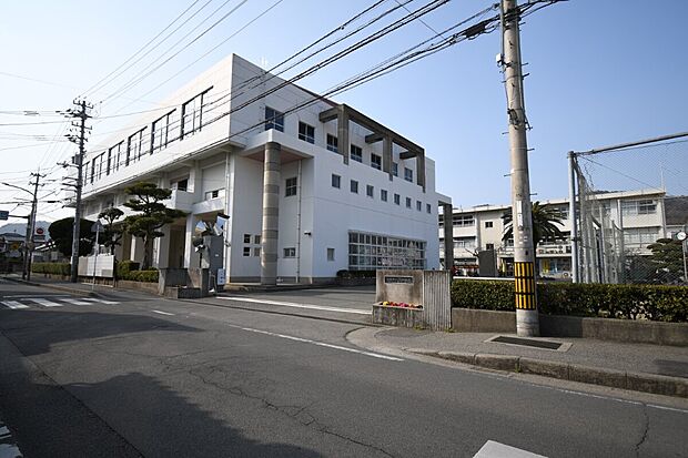 八万中学校（約650m）