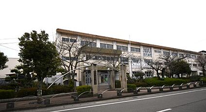 助任小学校 徒歩948m
