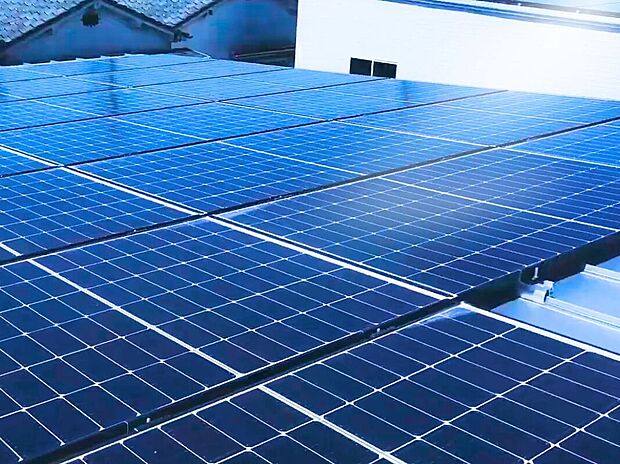 太陽光発電システム付き。毎日の家計を助けるだけでなく、停電時にも発電した電気が利用できます。