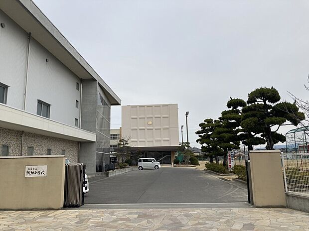 丸亀市立城坤小学校(約1,100m)