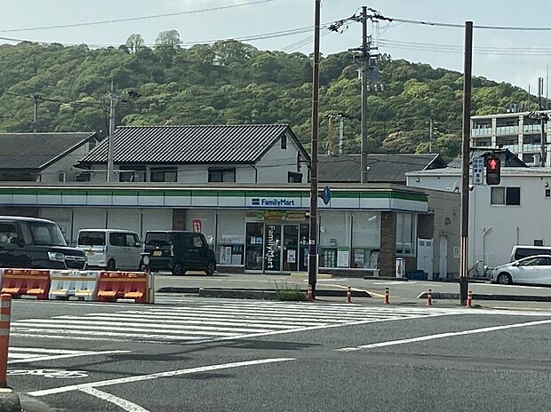 ファミリーマート高知百石二丁目店（約481m）