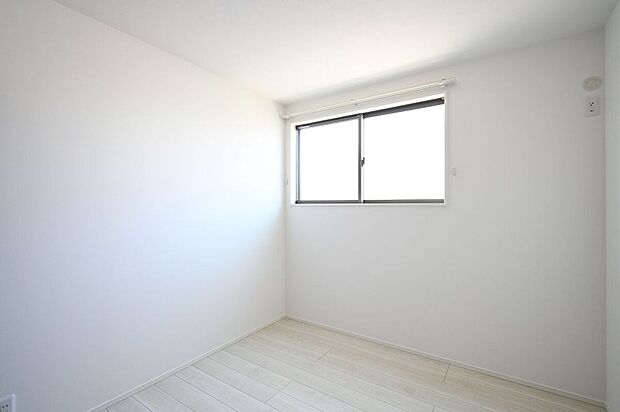 【洋室】2階は主寝室の他に3室確保!家族間のプライベートもしっかり確保できます。 ※施工事例です。実際とは異なります。