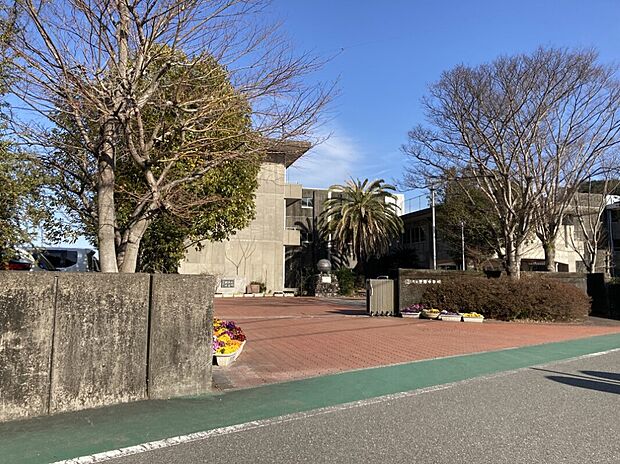 いの町立伊野中学校(約2,700m)