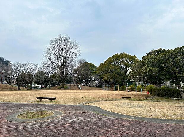 丸池公園（約942m）