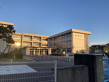高知市立横浜小学校 650m(徒歩9分)