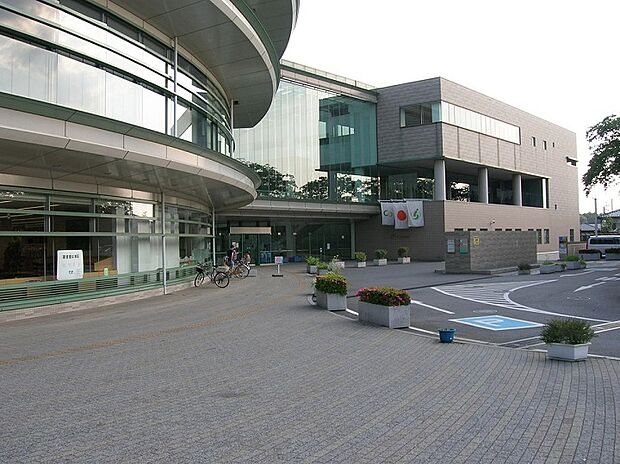 さいたま市立東浦和図書館（約745m）