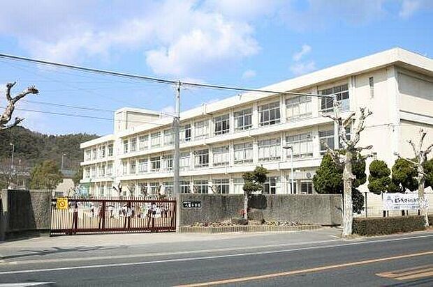姫路市立八幡小学校（約1,641m）