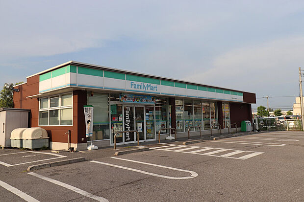 ファミリーマート済生会病院前店(約417m)