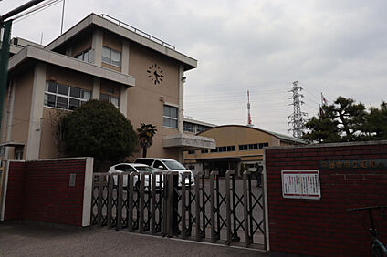昭和小学校 777m