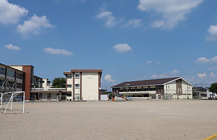 石井小学校 1636m