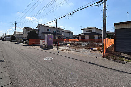 前面道路含む現地（基礎工事中）