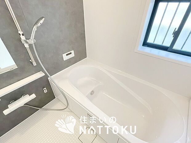 現地写真(浴室)
浴室暖房乾燥機付き。1坪タイプで広々です。