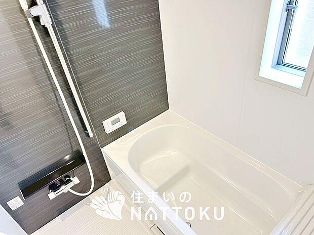 現地写真(浴室)
浴室暖房乾燥機付き。1坪タイプで広々です。