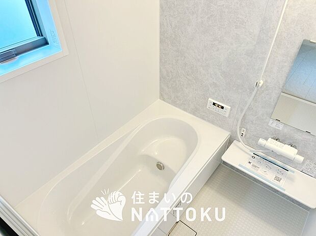 現地写真（浴室）
浴室暖房乾燥機付き。１坪タイプで広々です。