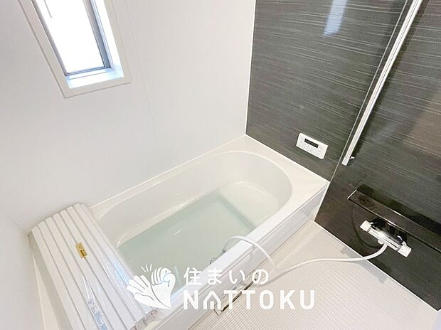 現地写真（浴室）
浴室暖房乾燥機付き。１坪タイプで広々です。