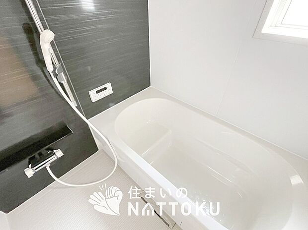 現地写真（浴室）
浴室暖房乾燥機付き。１坪タイプで広々です。