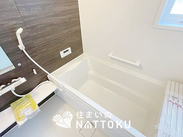 現地写真（浴室）
浴室暖房乾燥機付き。１坪タイプで広々です。