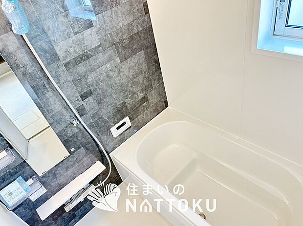 現地写真（浴室）
浴室暖房乾燥機付き。１坪タイプで広々です。