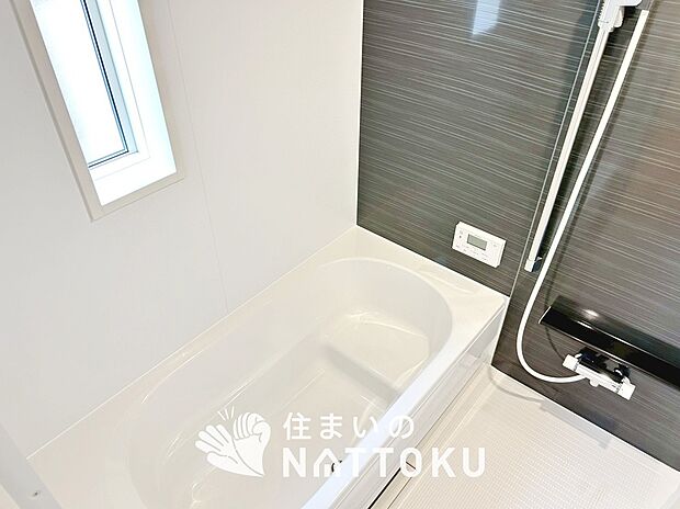 現地写真（浴室）
浴室暖房乾燥機付き。１坪タイプで広々です。