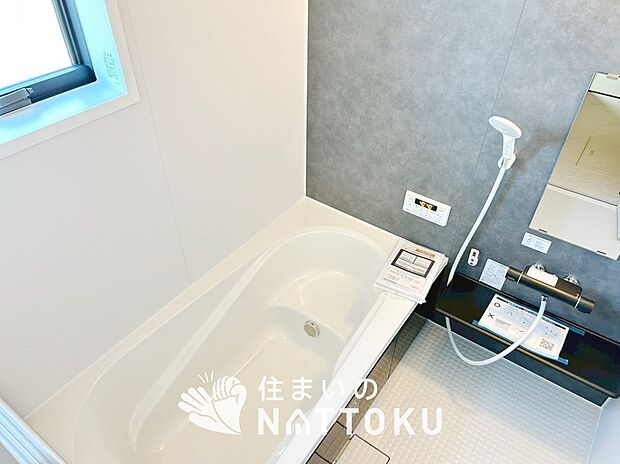 現地写真(浴室)
浴室暖房乾燥機付き。1坪タイプで広々です。