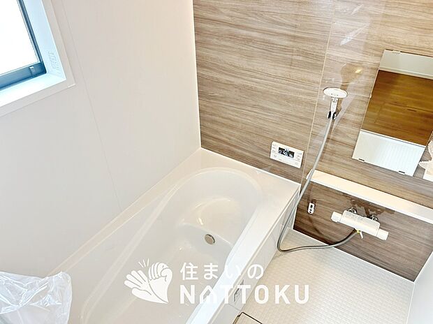 現地写真(浴室)
浴室暖房乾燥機付き。1坪タイプで広々です。