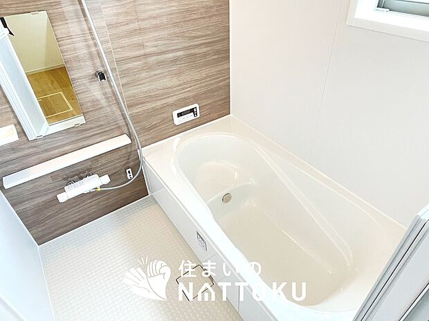 現地写真（浴室）
浴室暖房乾燥機付き。１坪タイプで広々です。