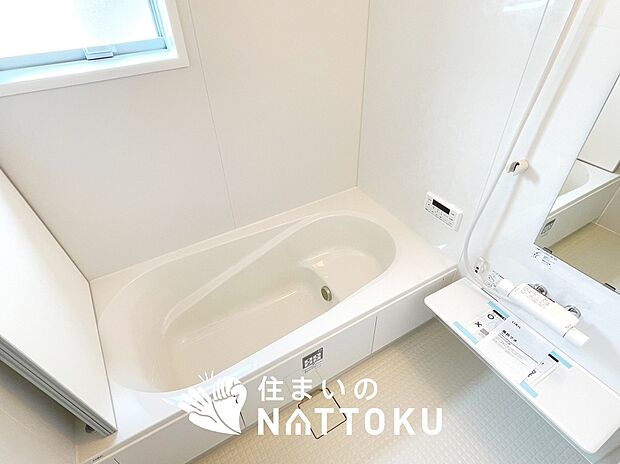 現地写真（浴室）
浴室暖房乾燥機付き。１坪タイプで広々です。