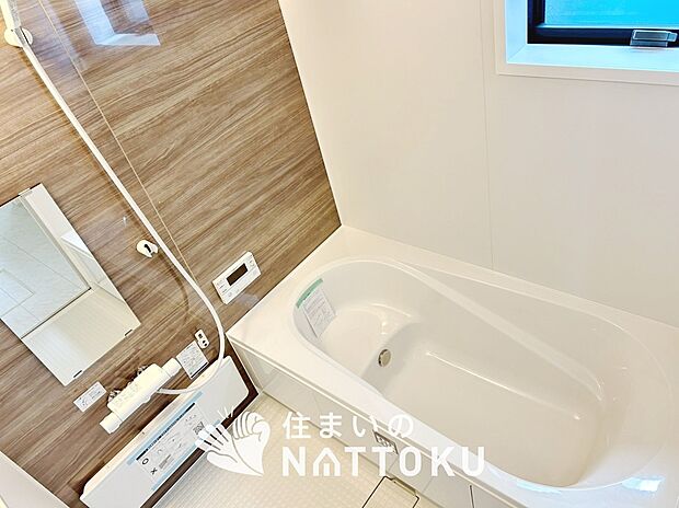 現地写真（浴室）
浴室暖房乾燥機付き。１坪タイプで広々です。
