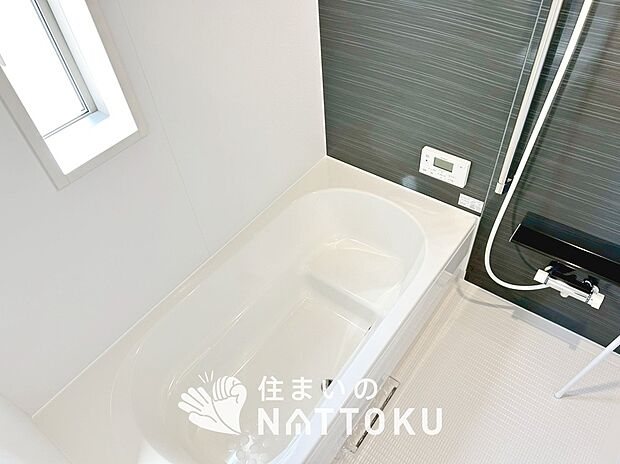 現地写真（浴室）
浴室暖房乾燥機付き。１坪タイプで広々です。