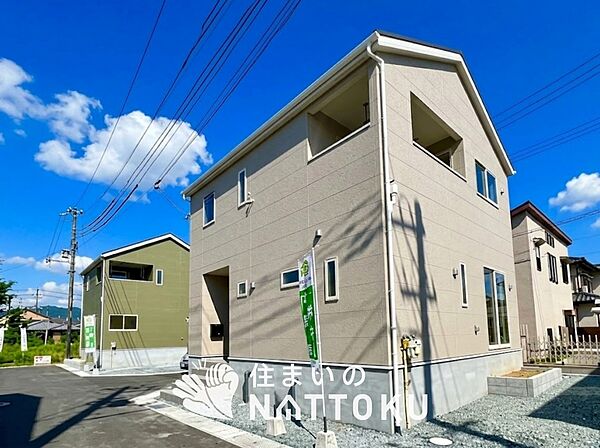 現地写真（街並み）
全３邸
駐車２台可能