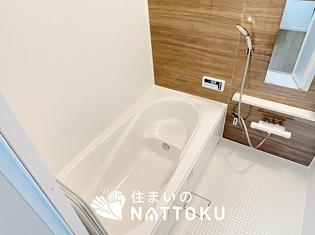 現地写真（浴室）
浴室暖房乾燥機付き。１坪タイプで広々です。