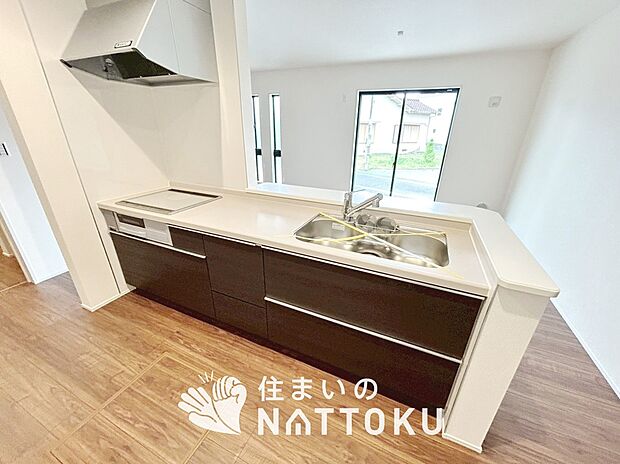 現地写真(キッチン)
収納たっぷりのシステムキッチン、浄水器付水栓を標準装備しています。