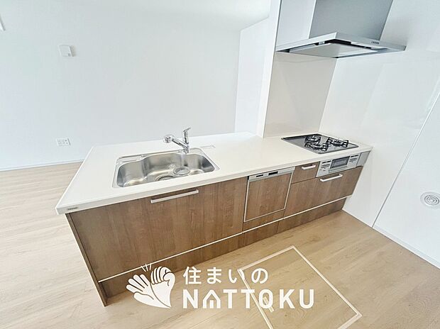 現地写真(キッチン)
収納たっぷりのシステムキッチン、浄水器付水栓を標準装備しています。