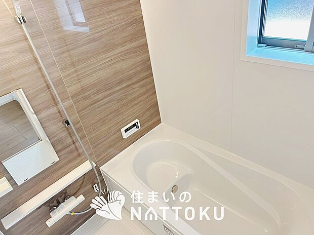 現地写真（浴室）
浴室暖房乾燥機付き。１坪タイプで広々です。