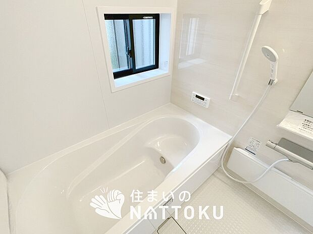 【現地写真(浴室)】浴室暖房乾燥機付き。1坪タイプで広々です。